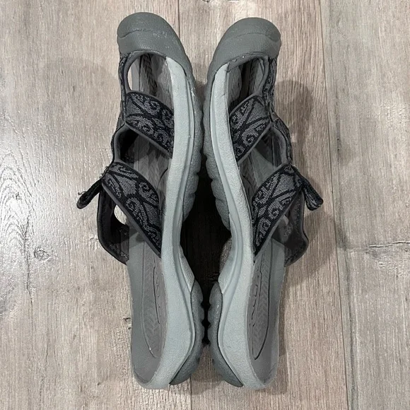 Keen Gray Patterned Women's Sandals - Picture 5 of 6